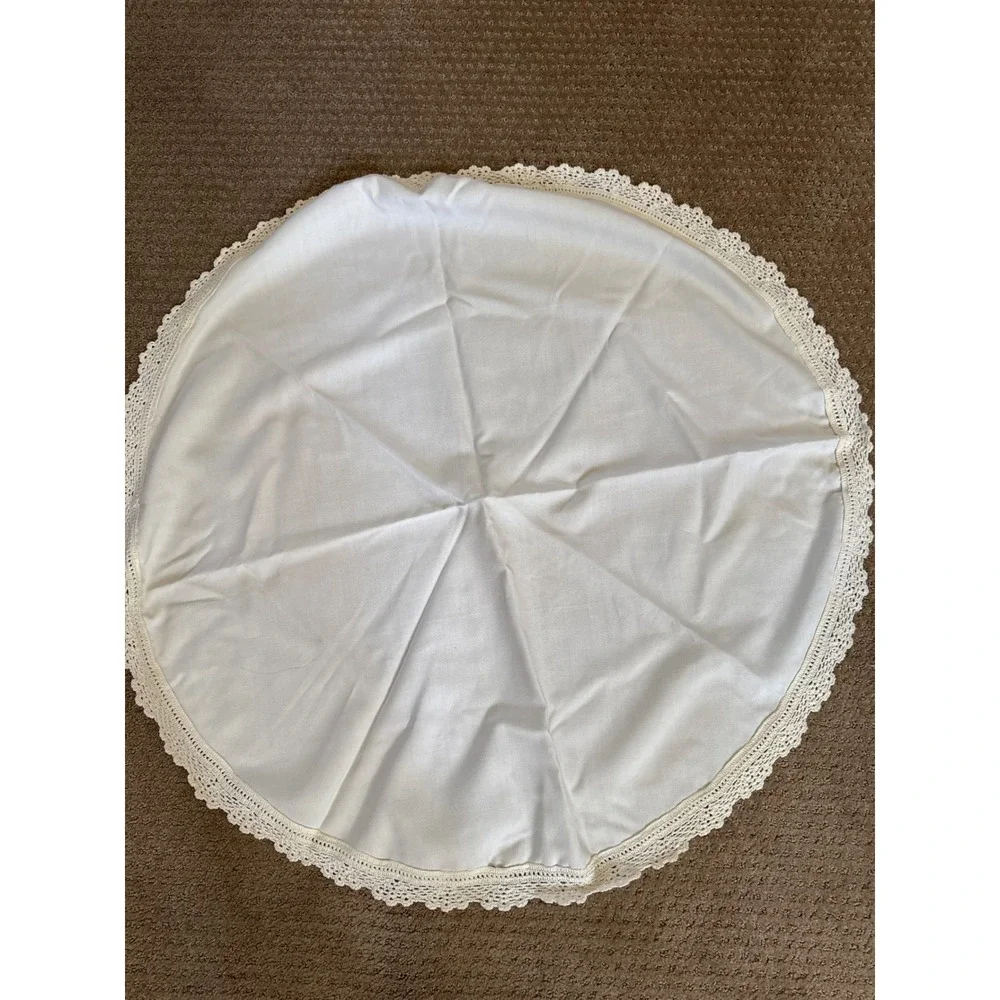 Vintage White Round Tablecloth Crochet Lace Trim Scalloped Edge 31 Inch Diameter
